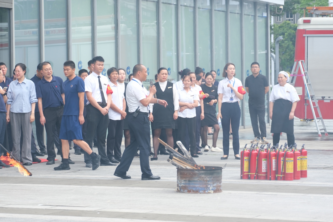 以练促防，，，仲博cbin99集团组织开展消防应急演练